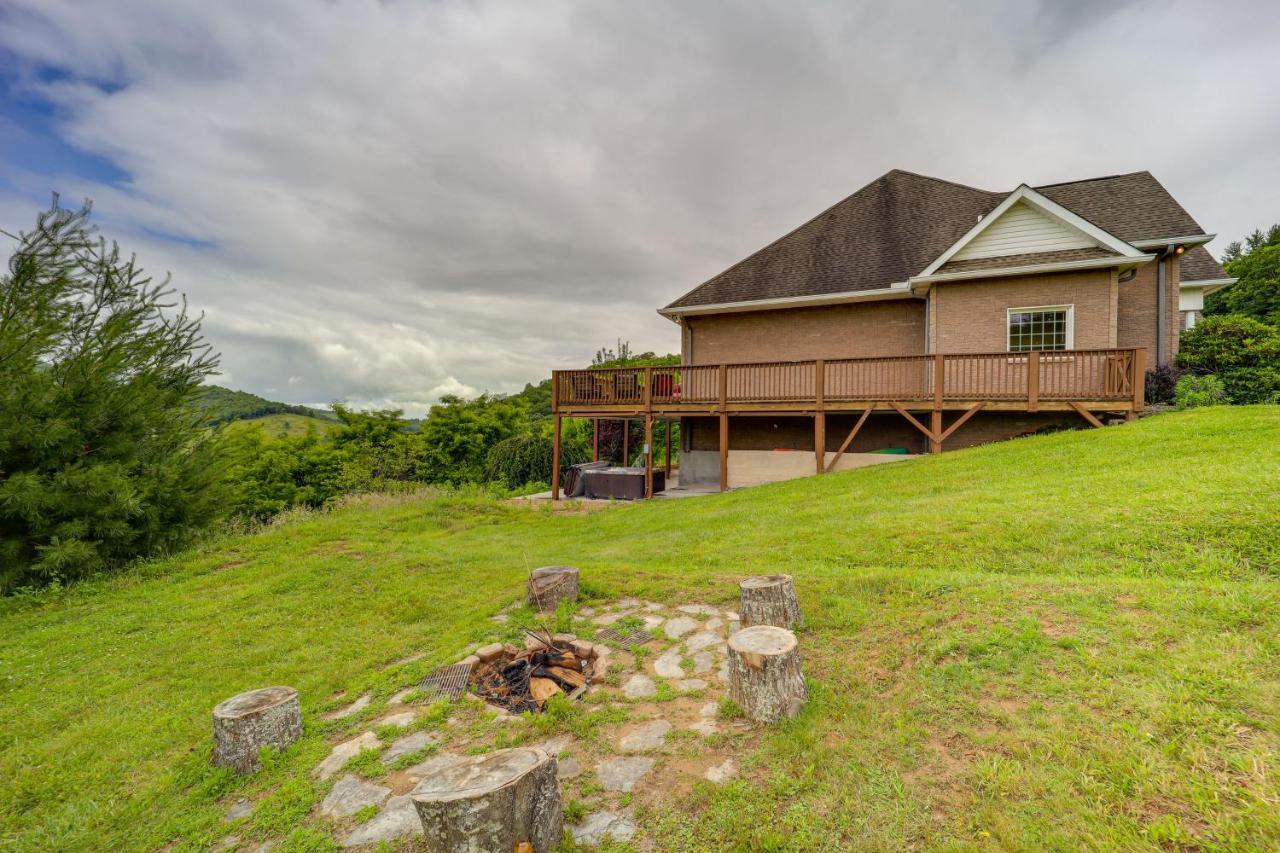 Classy Home With Hot Tub And Mt Jefferson Views! West Jefferson Εξωτερικό φωτογραφία