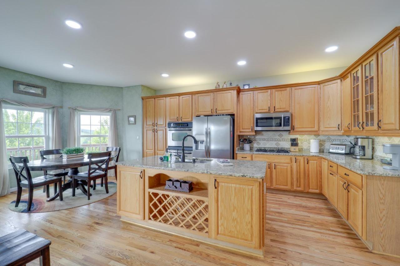 Classy Home With Hot Tub And Mt Jefferson Views! West Jefferson Εξωτερικό φωτογραφία