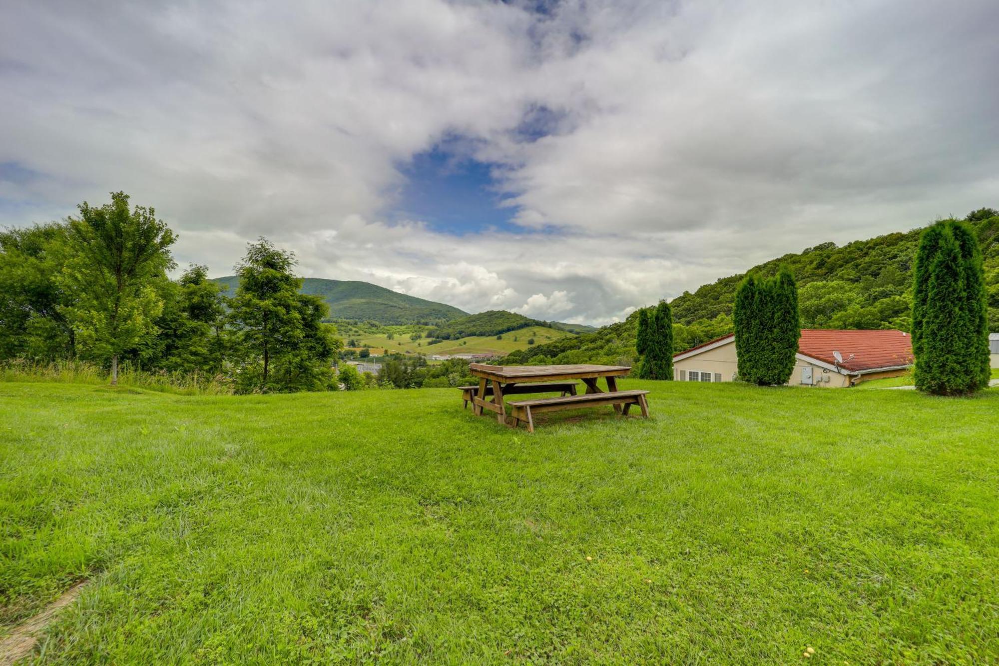 Classy Home With Hot Tub And Mt Jefferson Views! West Jefferson Εξωτερικό φωτογραφία