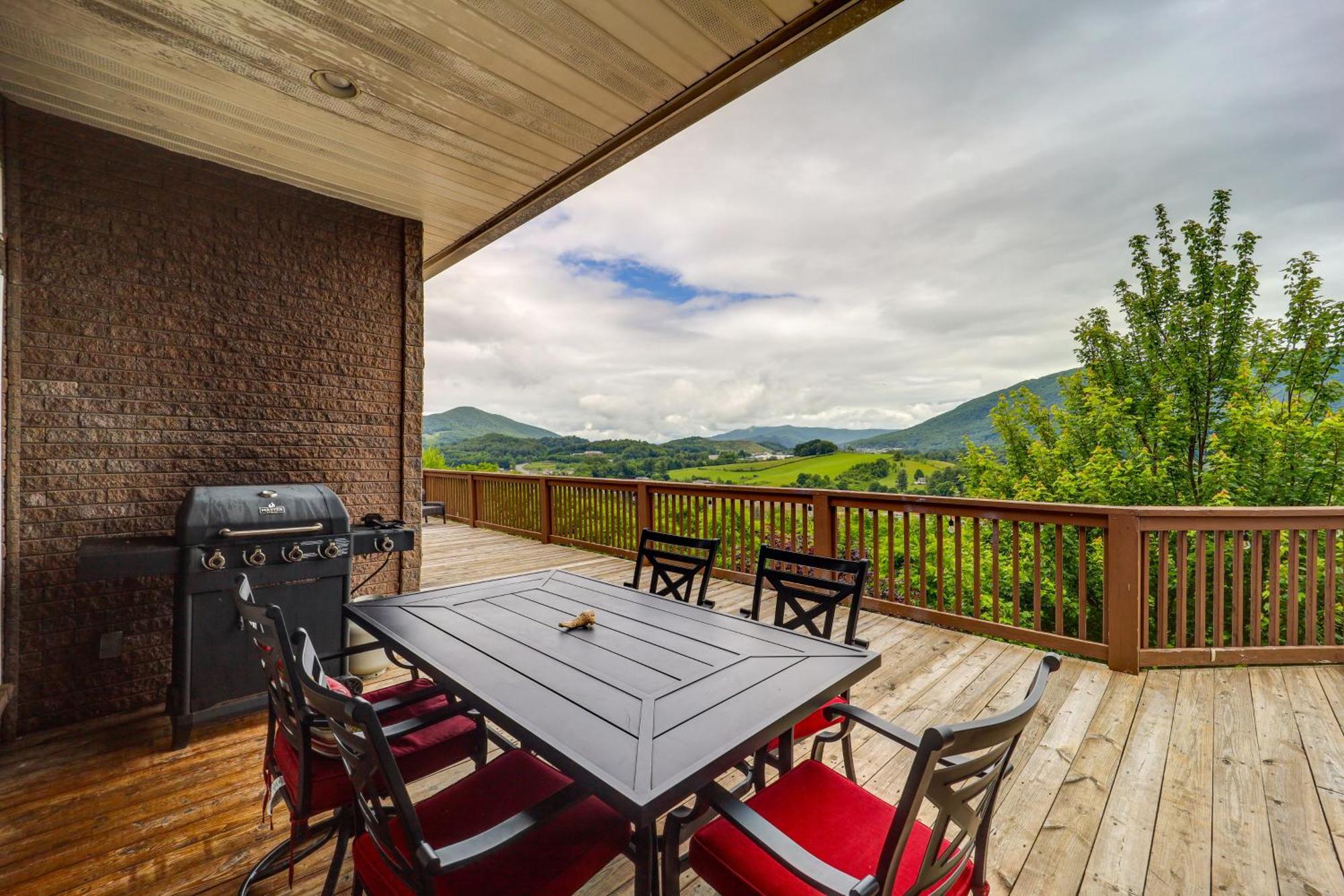 Classy Home With Hot Tub And Mt Jefferson Views! West Jefferson Εξωτερικό φωτογραφία