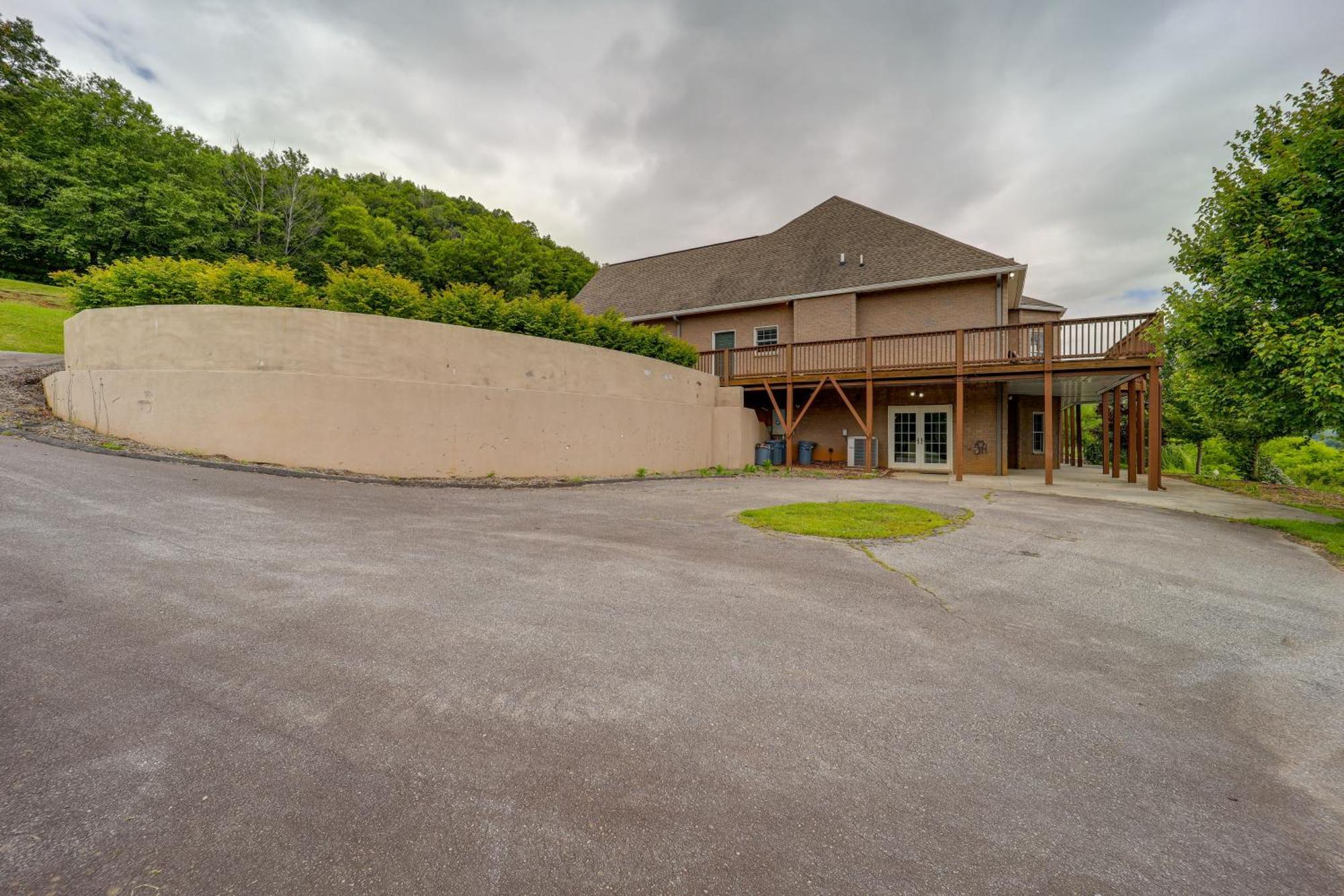 Classy Home With Hot Tub And Mt Jefferson Views! West Jefferson Εξωτερικό φωτογραφία